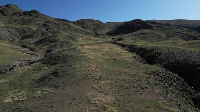 航拍群山峻岭