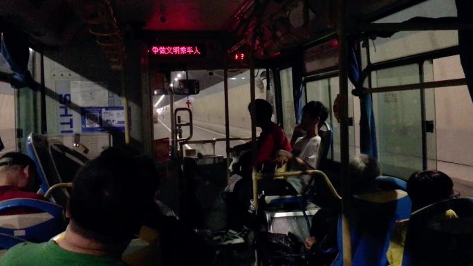 乘坐公交车过隧道