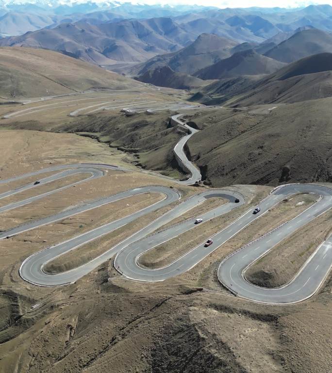 航拍群山峻岭盘山路