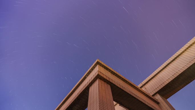 城市风光楼顶北极星星轨拖尾轨迹延时摄影