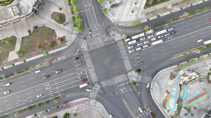交通俯拍城市路况交通车流航拍十字路口交通