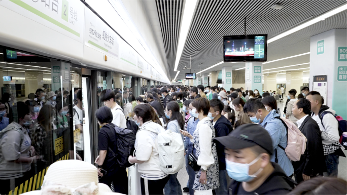 地铁挤地铁坐地铁城市地铁交通出行上班奋斗