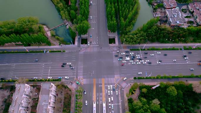 俯视角度航拍城市道路车流