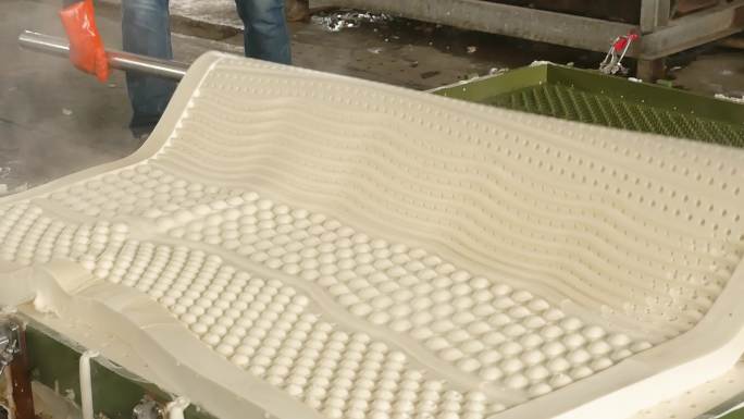 乳胶床垫生产工厂