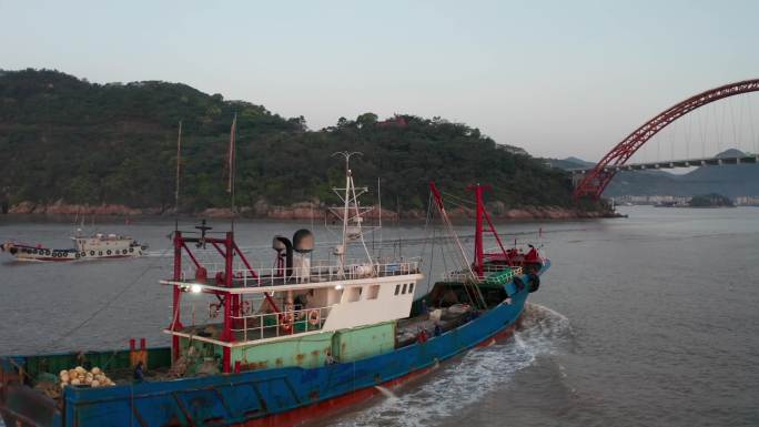 宁波象山航拍海上日出跟船渔船环绕航拍合集