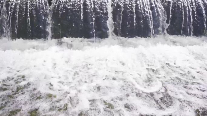 瀑布溪流滴水水珠滴落 水流慢动作