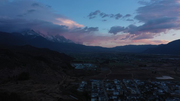 丽江玉龙雪山航拍日照金山