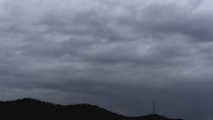 信号塔 乌云 风雨欲来