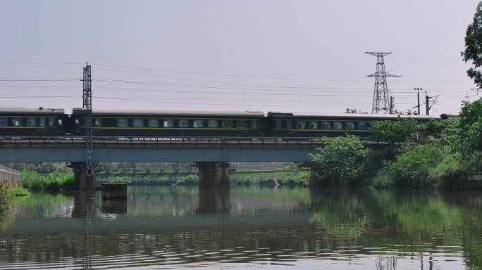 绿皮火车过桥4K50P