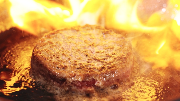 火烤肉饼 火烤汉堡 火焰升腾