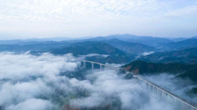云雾缭绕穿云高速公路航拍贵州沿榕高速