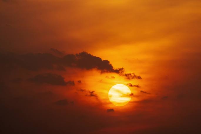 超长焦日落太阳特写火烧云延时摄影自然风光