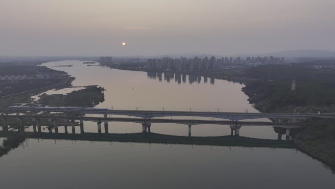 江西吉安泰和县赣江和穿行的高铁4K航拍