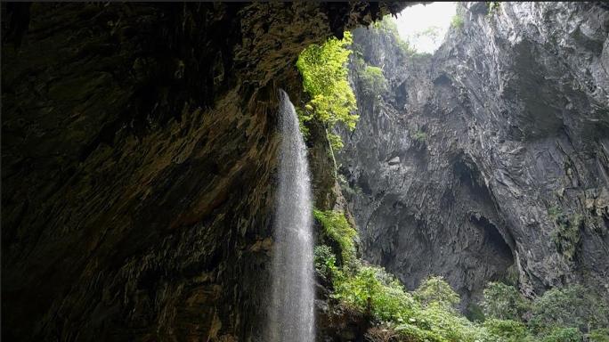 瀑布岩洞悬崖峭壁洞天