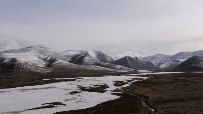 祁连雪山延绵