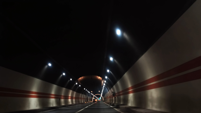 隧道驾驶汽车驾驶视角