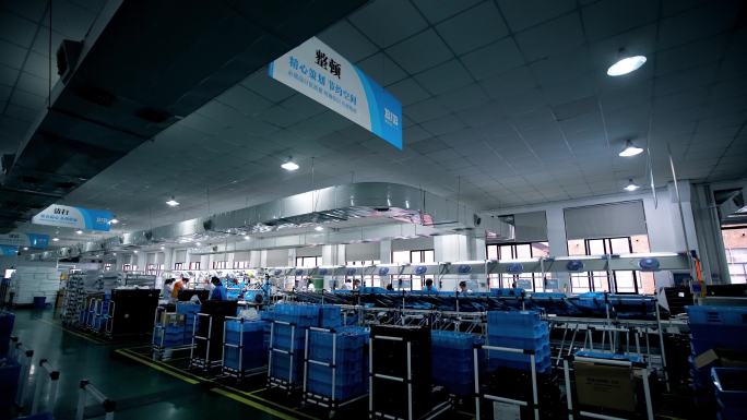 生产线 自动化设备 车间工人