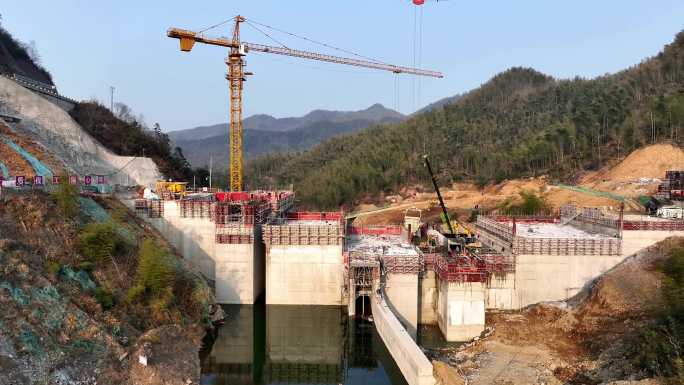 航拍山区工地水库建设