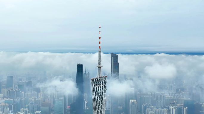 白云上的广州三塔