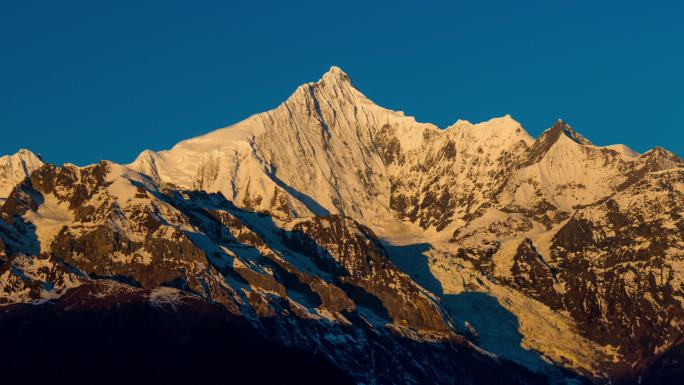 梅里雪山卡瓦格博峰日出日照金山延时摄影