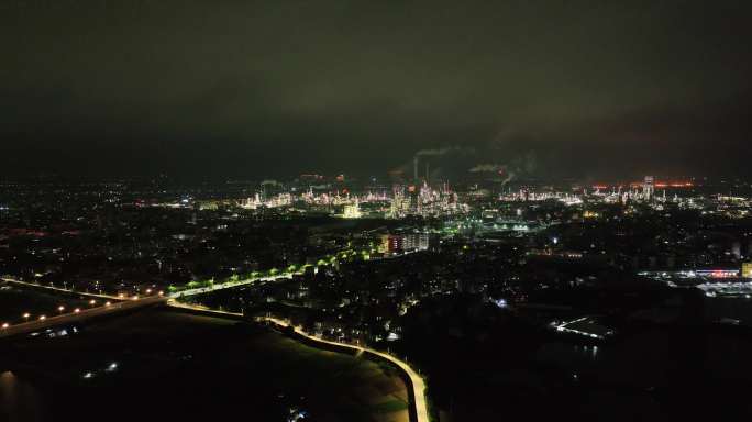广东茂名油城化工油厂夜景航拍