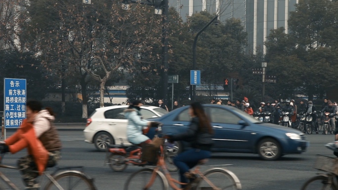 老杭州城东街景冬天清晨车水马龙