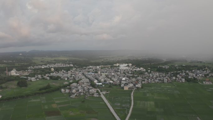 海南儋州农田下雨航拍视频