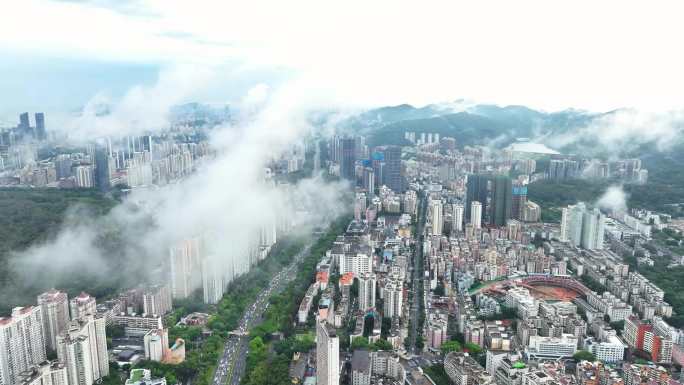 下雨天云雾深圳