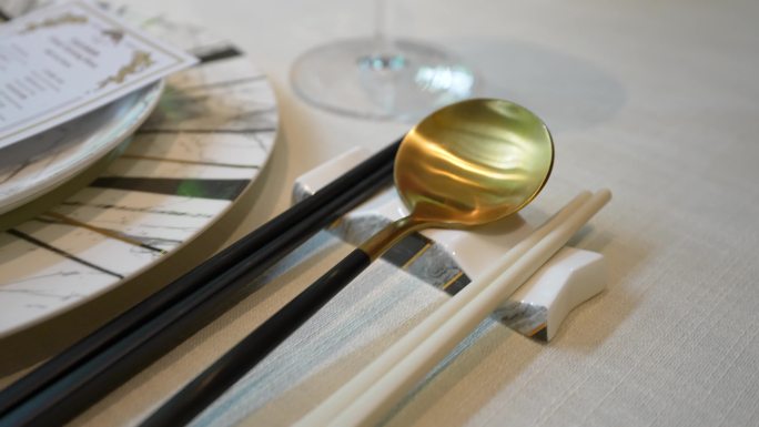 米其林餐厅勺子筷子