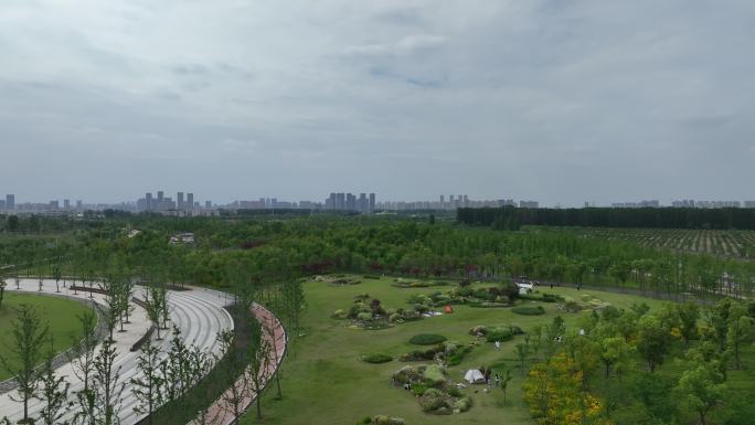 航拍襄阳汉江鱼梁洲中央生态公园城市风光
