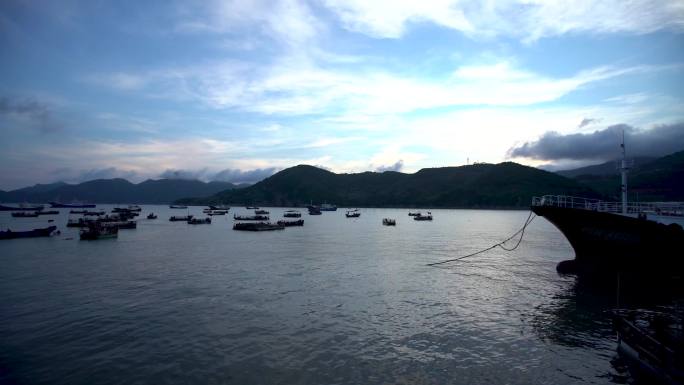渔港 清晨 渔船