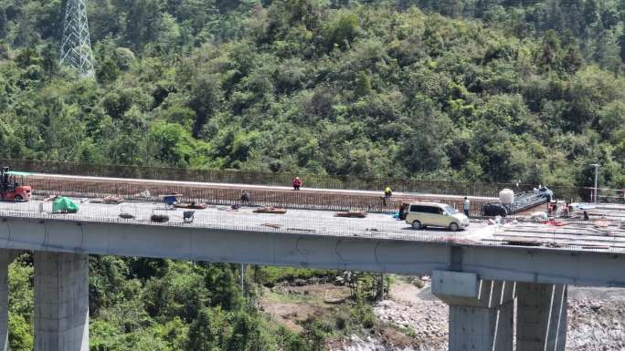 航拍武陵山区高速公路建设4K
