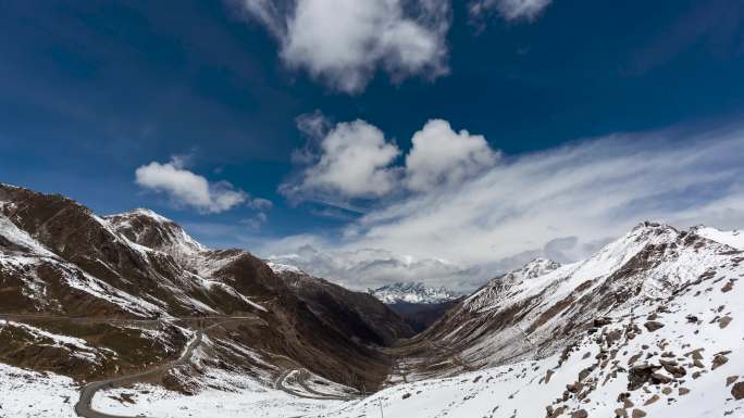 川西高原巴朗山雪山蓝天白云天空云朵延时