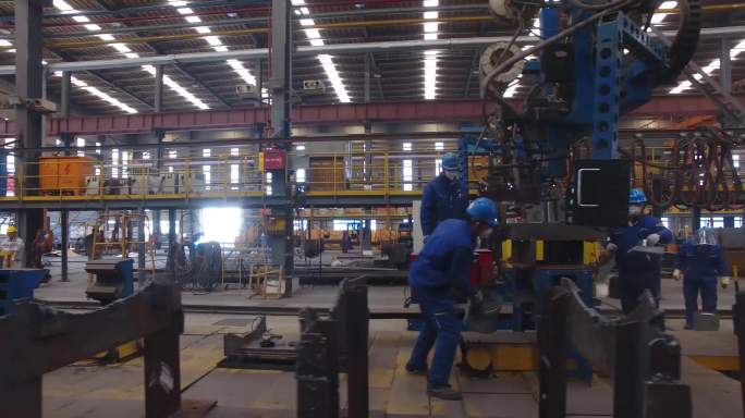 钢铁厂工人 钢铁工厂 设备设施