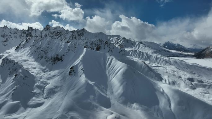 德姆拉山垭口雪景航拍雪山冰天雪地