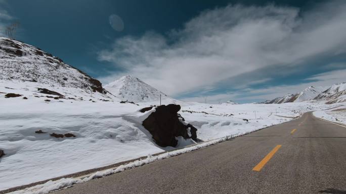 西藏旅游风光318国道车窗外雪山垭口