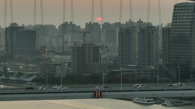 夕阳下卢浦大桥与车辆