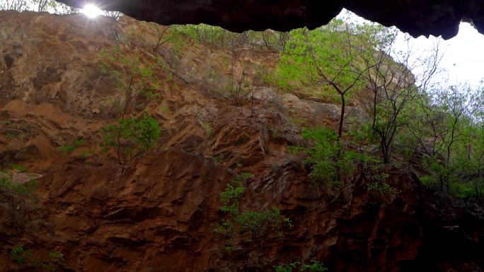 夹缝中生存山石嶙峋大自然旅游景区