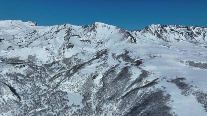 航拍吉林长白山主峰雪山自然风光