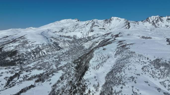 航拍吉林长白山天池景区雪山自然风光