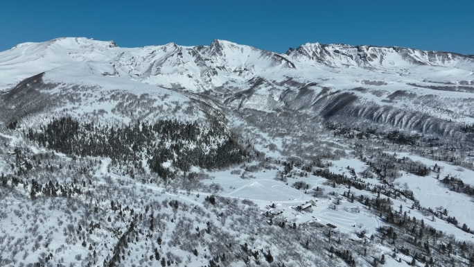 航拍吉林长白山天池景区雪山自然风光