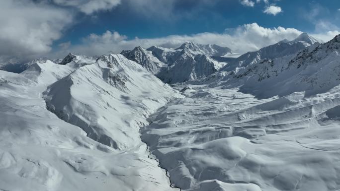 德姆拉山垭口雪景航拍雪山冰天雪地