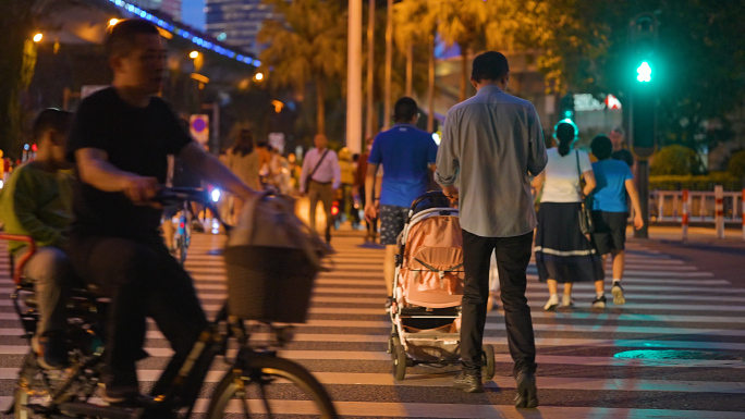 傍晚街道人行道路人生活4K升格