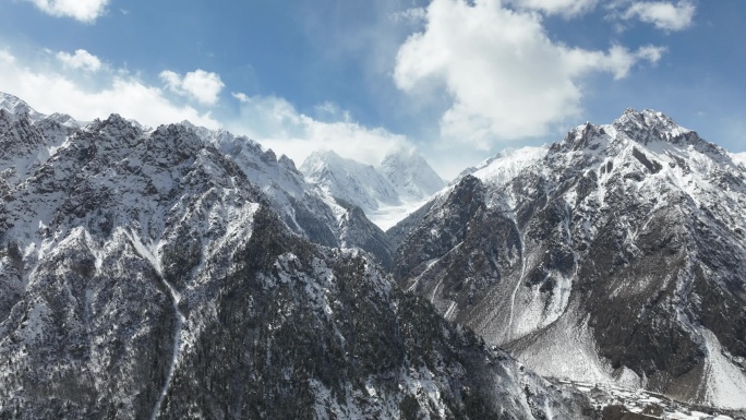 西藏雪山空境巍峨雪山唯美雪山航拍延时