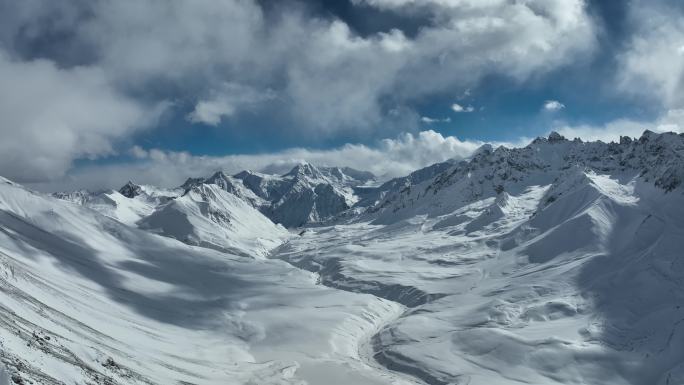 德姆拉山垭口雪景航拍雪山冰天雪地