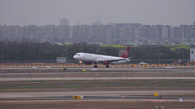 吉祥航空飞机在浦东机场降落