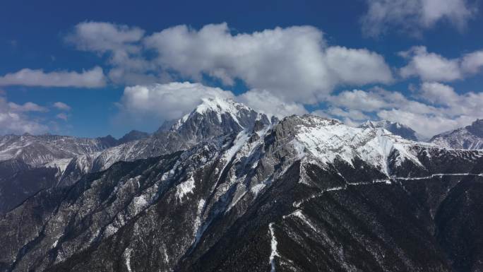 梅里雪山航拍卡瓦博格航拍甲应村航拍