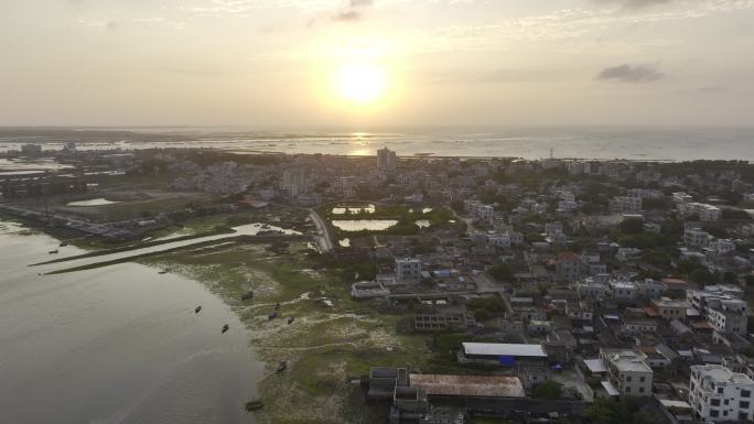 夕阳下的海上养殖场4K航拍
