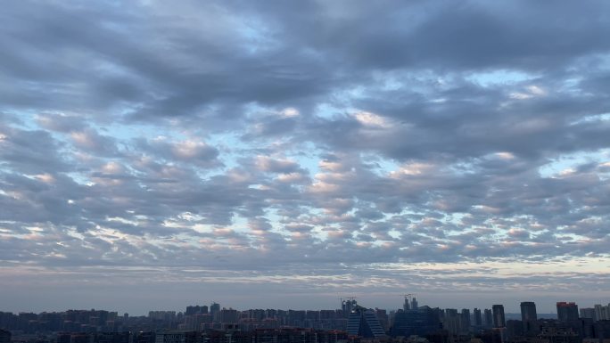 雨后的多彩天空和云朵