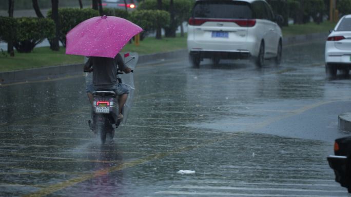 下雨天出行